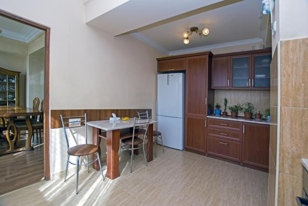 Lesi Apartament Γιερεβάν Εξωτερικό φωτογραφία